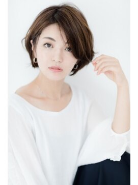 ルーチェ 府中(Luce) ひし形シルエットセンターパートベージュカラー小顔大人ボブ☆