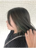 オリーブグレージュ×インナーグリーン