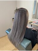 透明感のあるミルクティーベージュ
