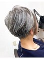 美容室 カノン(Kanon) デザインカラーでグレイヘアを楽しんでいます