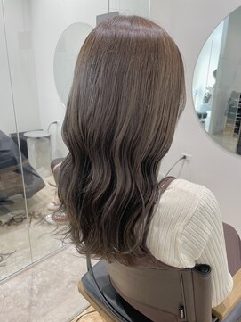 ヒトノワ(Hito.nowa) くすみがオシャレなアッシュベージュカラー