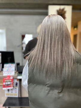 コニ(Coni) 【和田寧々】ホワイトシルバーカラー/トリプルカラー