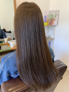 ティティス(Titis) グレージュ×ウル艶ストレート