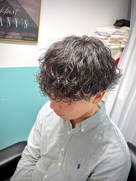 リバティシェアバーバー 銀座(LIBERTY SHARE BARBER) 波巻きスパイラル