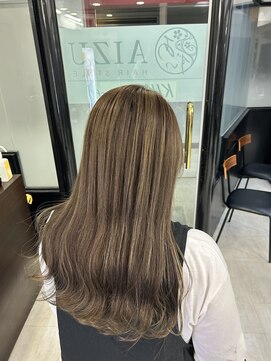 アイズ 本厚木(AIZU) 白髪ぼかしハイライト オリーブベージュ