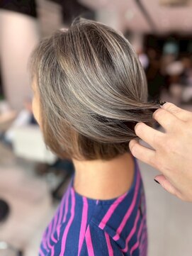 ステアケース 武蔵小杉店(stair:case) ハイライトでカモフラージュ　脱白髪染め