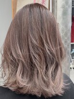 レンネ(Renee) 切りっぱなしミディアム×ピンクラベンダー