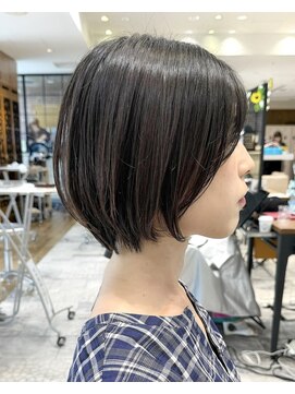 アフロート ルヴア(AFLOAT RUVUA) 【岩田莉奈】一人一人のオーダーメイドカットで骨格矯正 新宿