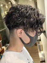 フィフス(fifth) 原宿ツイストスパイラルパーマセンターパートカット刈り上げ黒髪