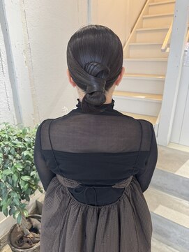 ヒカリスナカザキアンド(HIKARIS nakazaki &) タイトシニヨン