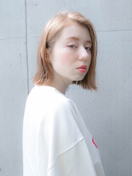 ルティア(Lutia) ハイトーン 耳かけショートボブ