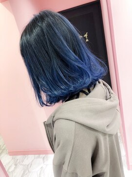 アマンドール(Aman D'or) ブルーバレイヤージュ×外ハネミディ