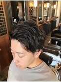 くせ毛を利用して いい感じで動きを出していくCUT