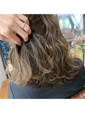 キャンバス(Canvas) 赤っぽさを抑えたカーキアッシュ