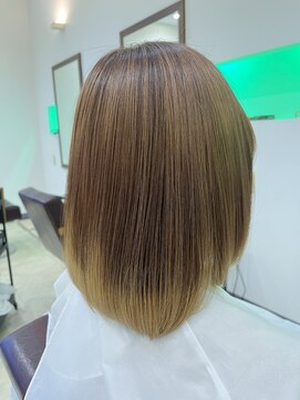 クローバーズ(CLOVERS) ブリーチ毛ストレート