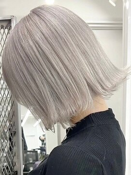 ウィコ 新宿(WICO) ホワイトシルバー[新宿駅/イメチェン/レッドブラウン]