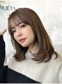 内巻きレイヤー大人ミディアムロング前髪カットヘルシーベージュ