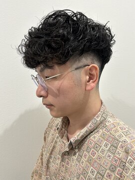 ヒュイル バイ ニアウ(Hwyl by Niau) メンズマッシュパーマスペインカールニュアンスパーマ眉毛