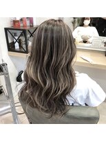 キャパ(CAPA)&nbsp;イメチェンホワイトブロンド外ハネボブ美髪ワイドバング2