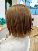 外ハネ切りっぱなしボブ