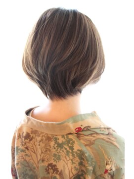 レウナ 外苑前(Reuna) 【30代40代50代】ボリューム出すならひし形ショートボブ