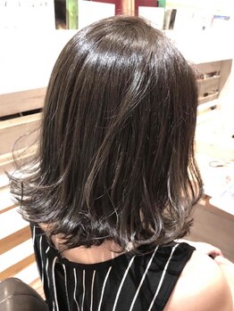 ネオヘアー 南森町(Neo hair)の写真/【南森町徒歩30秒】[グレイカラー¥4000～]通いやすいお手頃価格だから毎月のメンテナンスも◎綺麗が続く♪