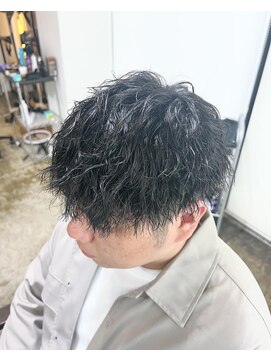 アノ(Ano.) ツイストスパイラルパーマツーブロック刈り上げ黒髪マッシュ