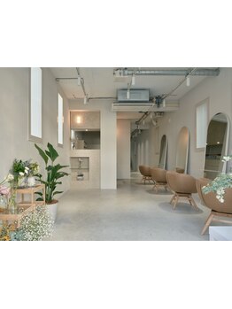 【車道1分】名駅エリアに複数店舗展開する花屋併設のサロン♪キッズスペースも完備でお子様連れで来店OK◎