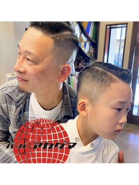 バーバー アカダマ フェード