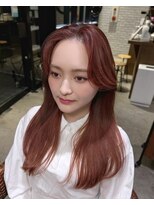 メゾンドムニ 恵比寿(Maison de MUNi)&nbsp;前髪無しセンターパートかきあげくびれ韓国風巻きチェリーレッド