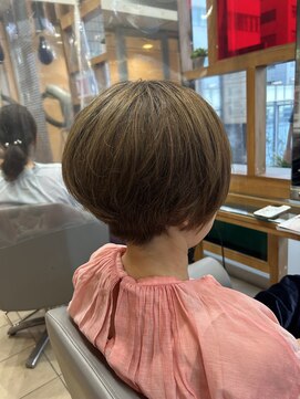 スタジオ アルファプラス 日暮里店(studio α+) ステップボーンカットカットボブショートハイライト白髪ぼかし