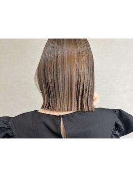 あなたの理想のスタイルを叶えます。丁寧なカウンセリングと再現性の高いカットで、毎日美しい髪を＊