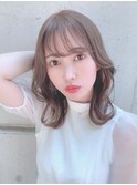 シースルー薄め流し前髪/くびれミディアム/シルバーベージュ