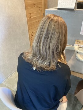 シロトータルデザイン(shiro total design) ミディ×くすみベージュ