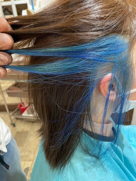 リッカヘアー(Ricca hair) 大人可愛いショコラブラウンxイヤリングカラーアクアブルー