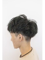 ビーヒアナウ N゜03 金沢駅西店(BE HERE NOW)&nbsp;グリーンメッシュツイストスパイラルパーマメンズマッシュ