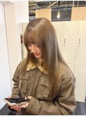 オリーブベージュ