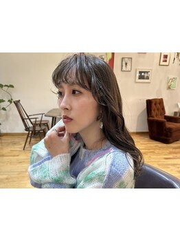 大人女性の髪の悩みに親身に応える。豊富なケアメニューと丁寧で寄り添ったカウンセリング。