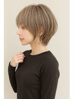 ウル(ulu)&nbsp;ショートレイヤー　ハイライト　ブリーチ　白髪ぼかし