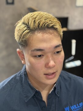 メグロバーバーショップロッポンギ 目黒六(MEGURO BARBER SHOP 6PPONGI) 王道73アップバング/スキンフェード