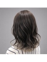 ソラヘアー(SORA hair) 透明感グレージュ×インナーカラー外ハネミディ10代20代30代40代