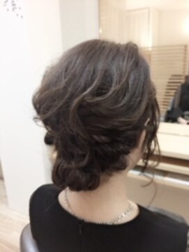 アカラ ヘアー akala hair ゆるふわアレンジ