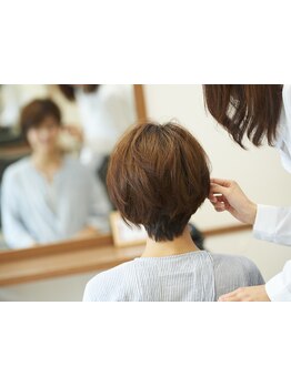 女性ならではの丁寧な接客と優しい雰囲気の"髪神"親身になってくれるから、お悩みも気軽に相談できる◎