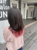 ウノ 伊勢原(UNO) 毛先ピンクカラー