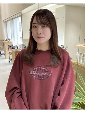 キュー(que) ナチュラルストレート ベージュブラウン