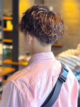 レオザバーバー(LEO the Barber) スパイラルパーマ　マッシュ　ツーブロック　モテ髪　ベージュ