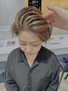 ステアケース 武蔵小杉店(stair:case) 大人白髪ぼかしハイライトハンサムショートボブ