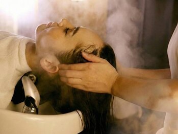 ジャドール(J'ADORE)の写真/完全個室のゆったりプライベート空間で極上ヘッドスパ☆癒されながら頭皮をケアして美髪・艶髪に♪