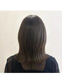 ミディアムレイヤー×グレージュで大人のツヤ感