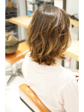 ミッシェル アフロート(michelle afloat) 20代30代40代50代小顔ひし形くびれラフランダム外ハネコテ巻き